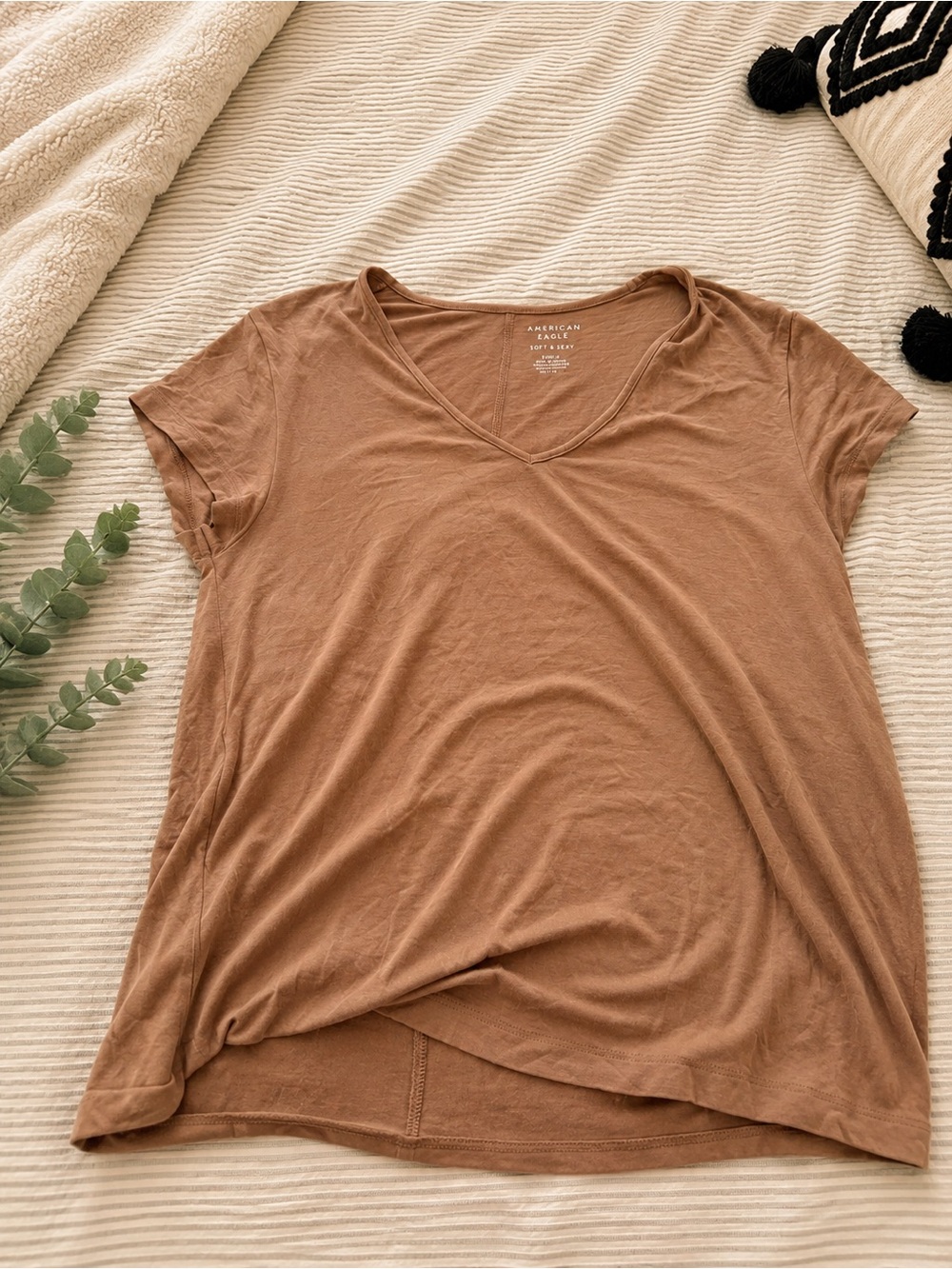 American Eagle Outfitters Women's V-Neck Short Sleeve Tee - Rust Brown